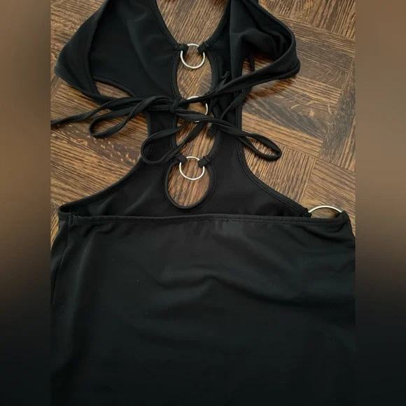 EDIKTED OPEN BACK MINI DRESS BLACK SIZE SMALL HALTER CUT OUT CHAIN DRESS - Picture 7 of 8